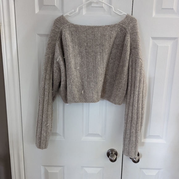 Cropped Sweater - Picture 3 of 3